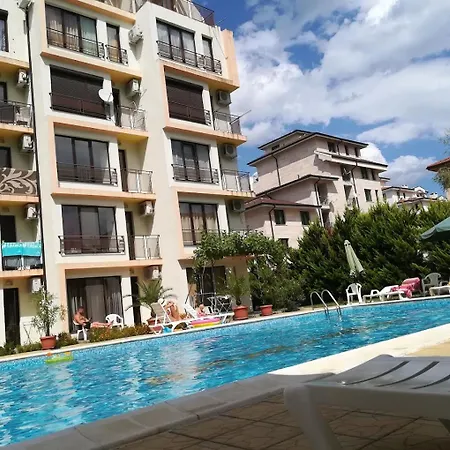 Location In Sunny Amber Lejlighed *